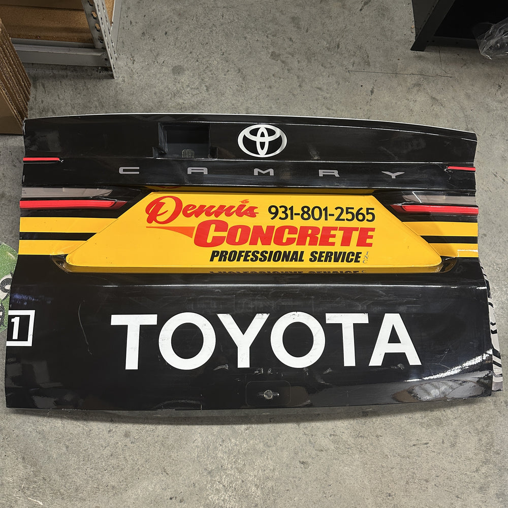 額装済/Car Lift Connecticut（クリス プライタス）/ポスター 2026 Christopher Bell 11x17 DeWalt Plastic Sign – Joe Gibbs Racing